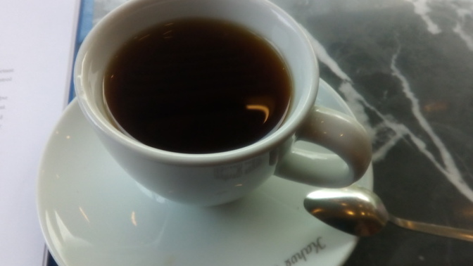 Çayı fincanda mı severseniz yoksa ince belli bardakta mı ☕?
