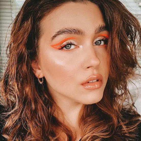 Saçma sapan eyeliner sürme şekilleriniz var mı?