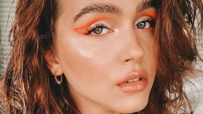 Saçma sapan eyeliner sürme şekilleriniz var mı?