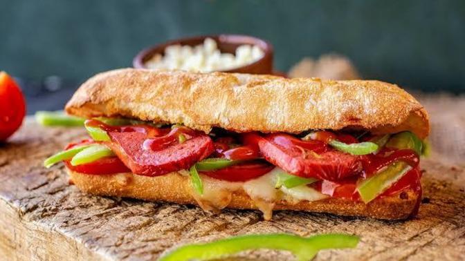 Horozlar sabah şarkısı söylerken sucuk ekmek mi sandviç mi tercihiniz olur?