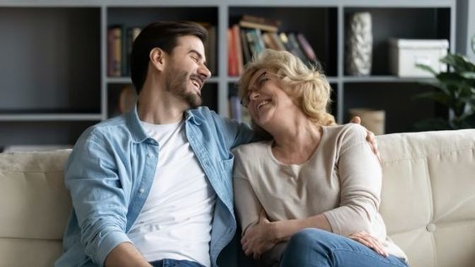 Annesine düşkün, sözünden çıkmayan erkekle evlenilir mi?