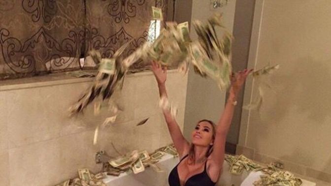Aylık 600 bin tl maaşınız olsa en çok neye harcarsınız?