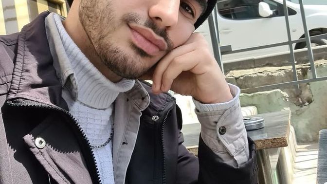 Sakallı mı yoksa Sakalsız mı iyi saç şekline göre söyleyin pls?