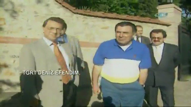 Ali Koç'un Cumhurbaşkanı ile konuşurken elini cebinden çıkarmaması reis-i cumhura saygısızlık olmuyor mu?