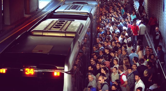 Metrobüs insanları