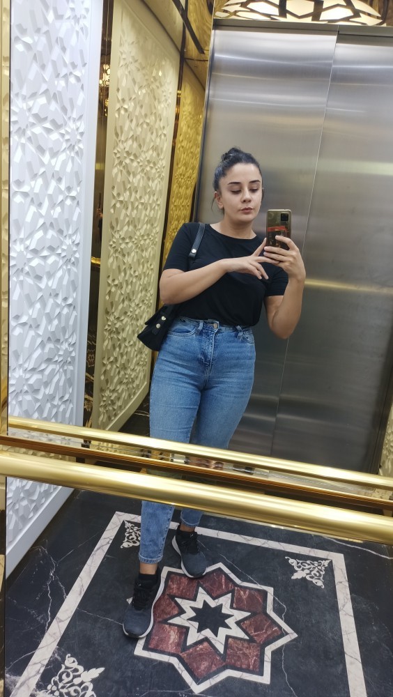 Benim gibi siyah giyinmekten kopamayanlar var mı?