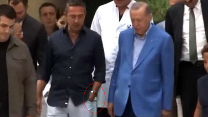 Ali Koç'un Cumhurbaşkanı Erdoğan'ı elleri cebinde yolcu etmesi tartışma yarattı, ne düşünüyorsunuz?