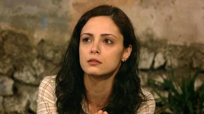 Mine Tugay ın estetikli hali mi daha güzel doğal mı?
