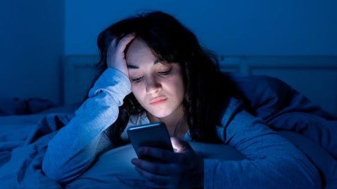 Sevgilim telefonumu kurcalıyor ama kendi telefonunu göstermiyor. Neden?