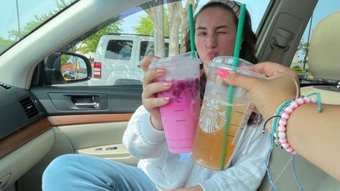 Kızlarla Starbucks'a gitmek için arabamız ne marka olmalıdır?