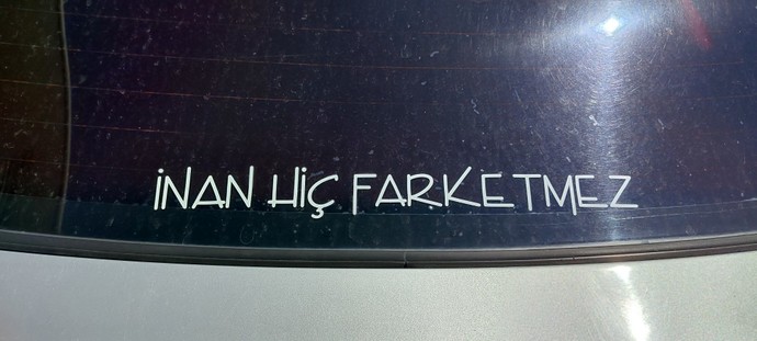 Kendinizi üç kelimelik bir cümleye sığdırabilir misiniz 😀?