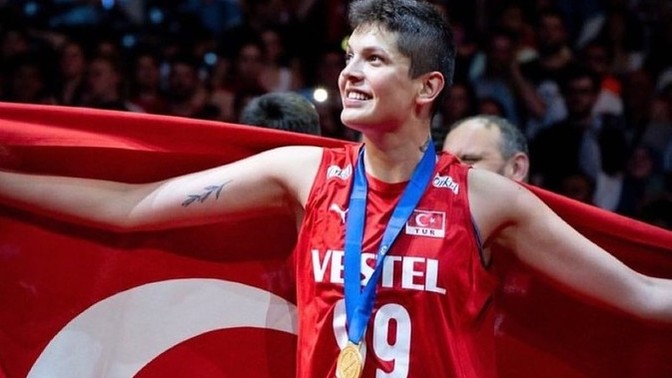 Milli sporcumuz Ebrar Karakurt'un sosyal medyada yöneliminden dolayı linçlenmesi hakkında ne düşünüyorsunuz?