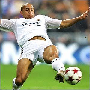 Sevgilim bacakların Roberto Carlos gibi dedi. Gerçekten öyle mi duruyor?