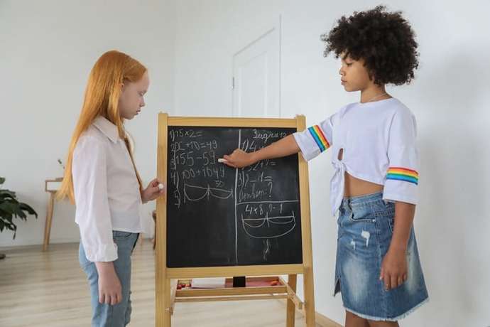 Kızlar matematikte daha mı kötüdür?