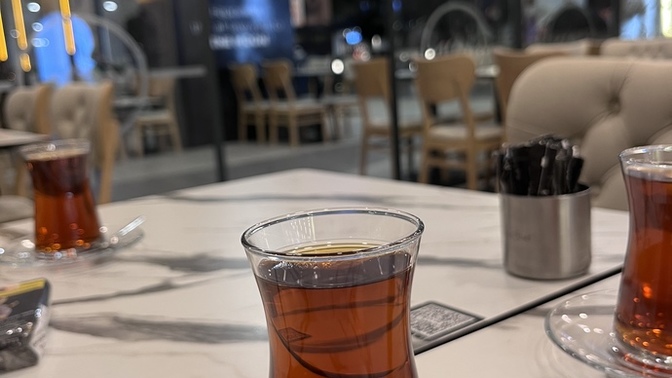 Çay dediğin açık mı içilir kapalı mı içilir?