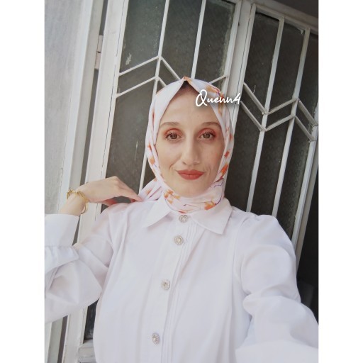 Aşırı makyajlı duruyor muyum?