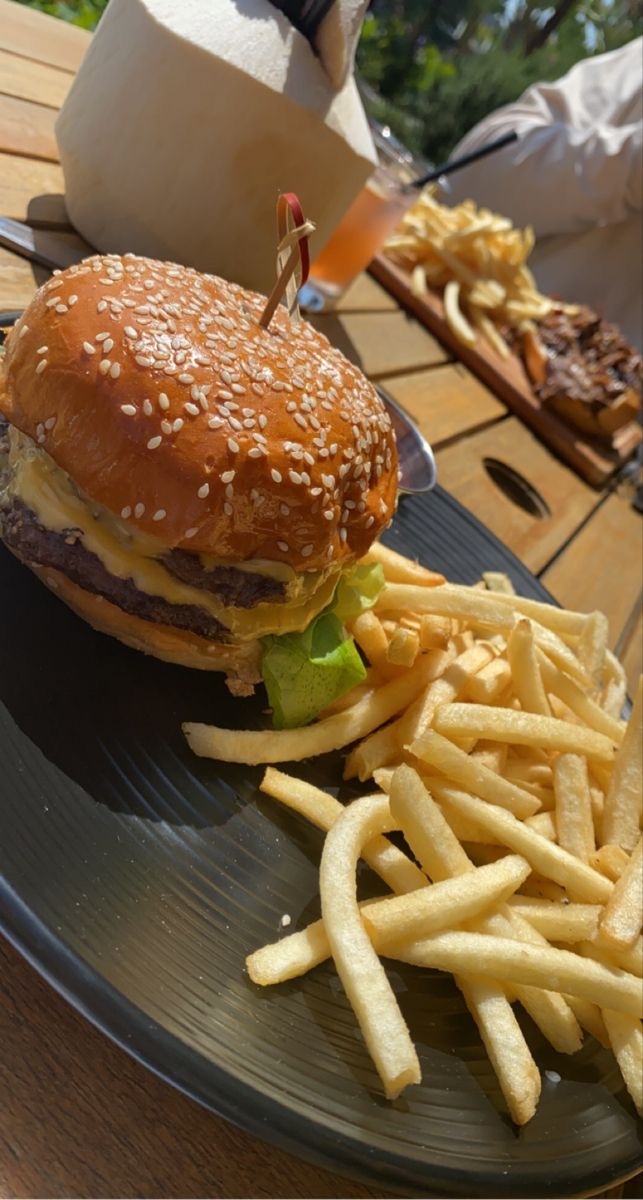 Hamburgerin yanında çay içilir mi?
