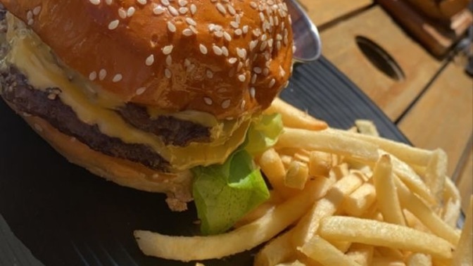 Hamburgerin yanında çay içilir mi?