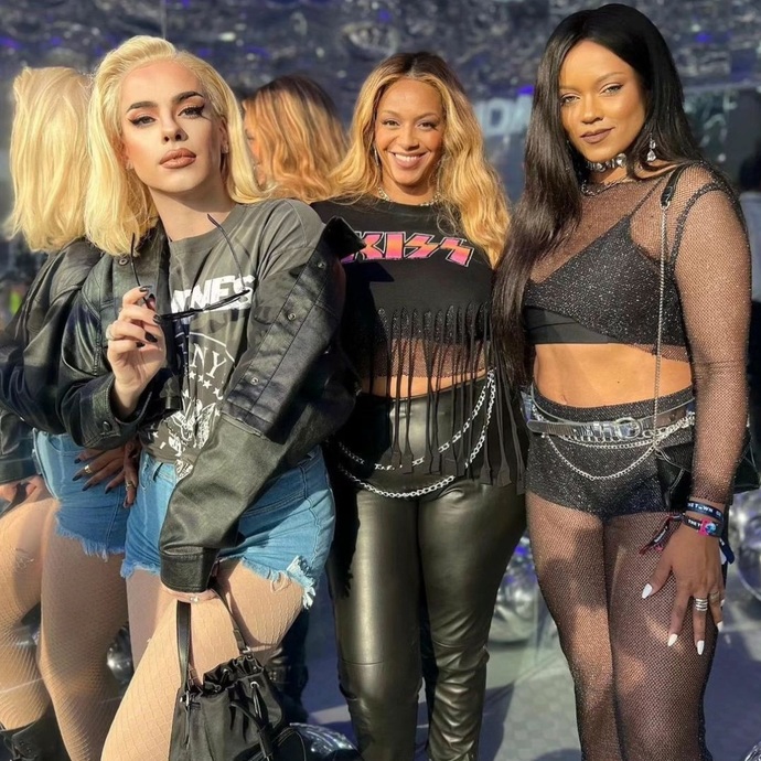 Brezilyada 3 kişi Lady Gaga, Beyonce ve Rihanna kostümleriyle festivale katıld! Benzemişler mi?