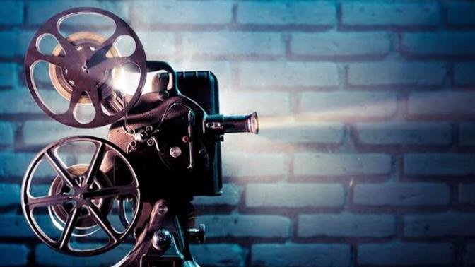 Tek mi arkadaşla mı film izlemek daha keyifli?