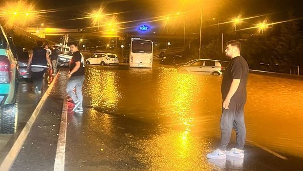 İstanbulda sel iki can aldı, ev ve iş yerlerini su bastı! Selden siz de etkilendiniz mi?