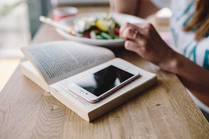 Yemek yerken kitap okur musunuz?