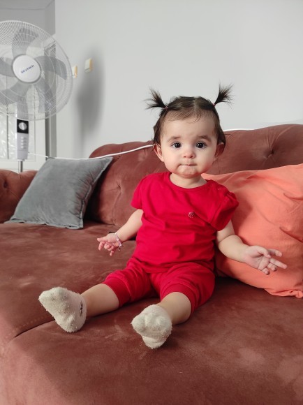 Bebeğim iki hafta sonra 1 yaşına girecek. Çok mu küçük duruyor sizce?