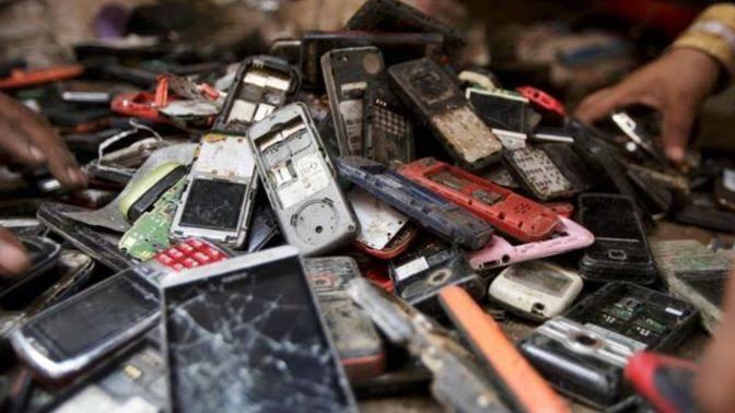Galaxy Not 10 serisine güncelleme getirmeyecek, kapitalizm bizi yeni telefon almaya mı zorluyor?