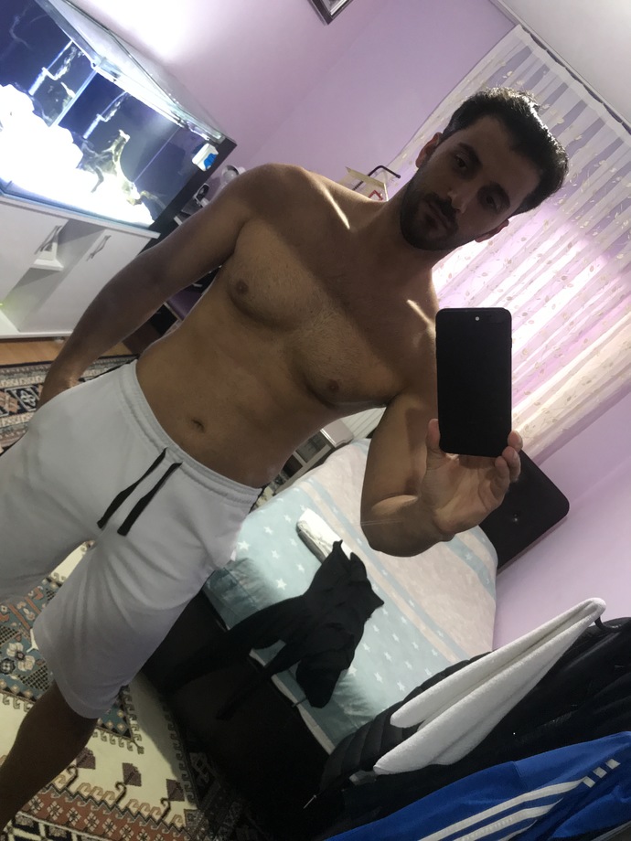 Çok fazla kası olan erkek itici mi?