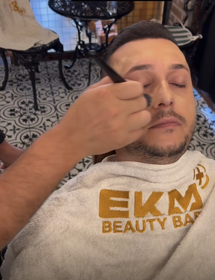 Erkekler özel günlerinde makyaj yapmalı mı?