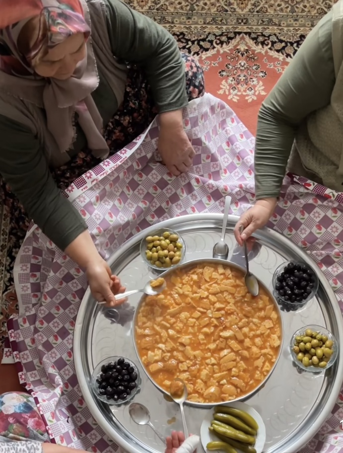 Başkaları ile aynı tabaktan yemek yer misiniz?
