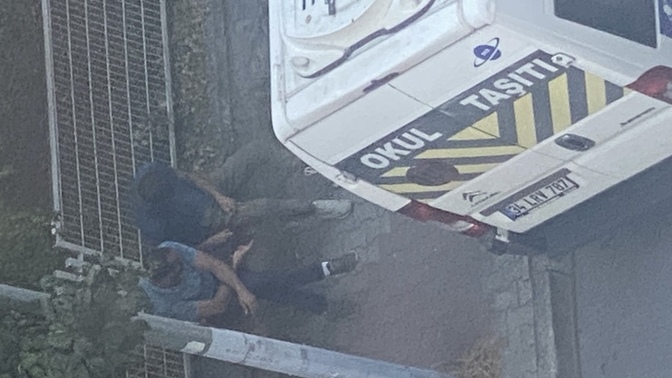 İlla bir kız görünce bu abazalar bakmak mı zorunda?