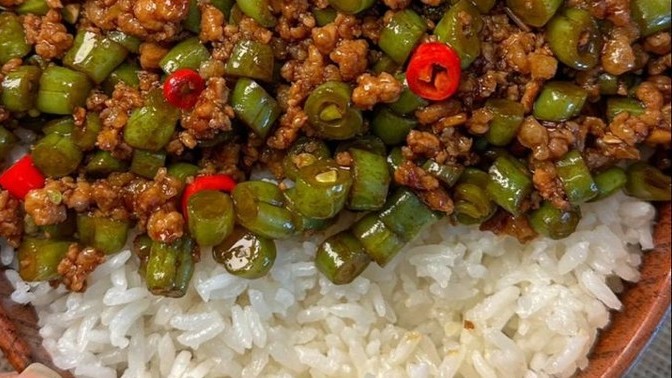 Yemek yapmayı bilen erkek önde midir?