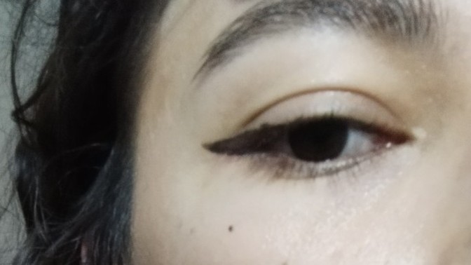 Gözüm çekik, eyeliner çekince göz kapağımın içinde kalıyor. Ne yapacağım?