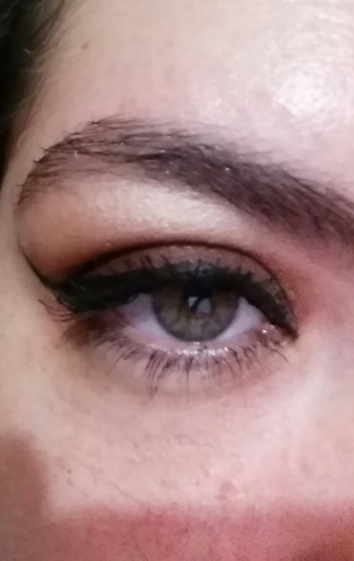 Kızlar eyeliner olan mı, eyelinersız mı?
