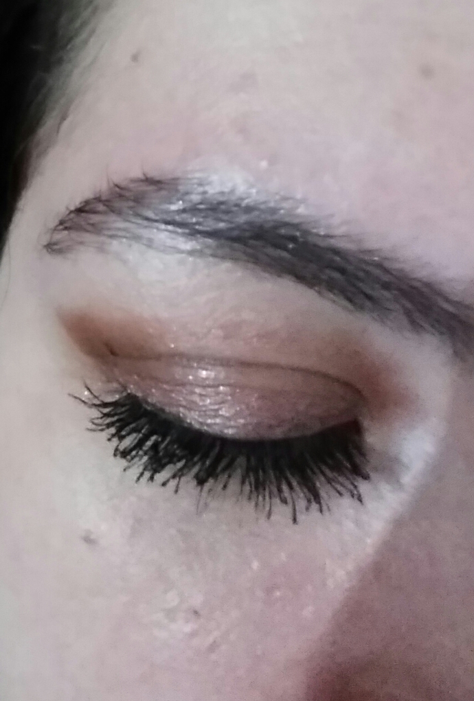 Kızlar eyeliner olan mı, eyelinersız mı?