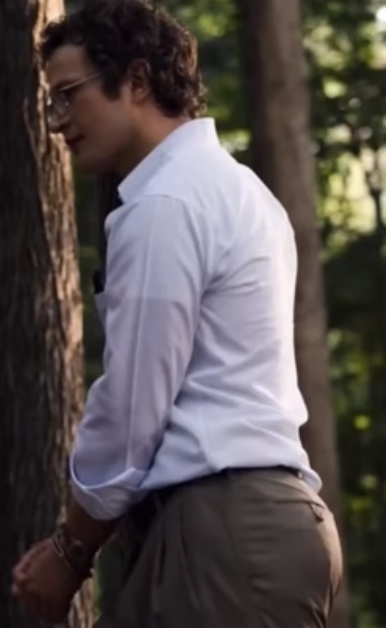 Bu adamın poposu çok güzel değil mi ya?