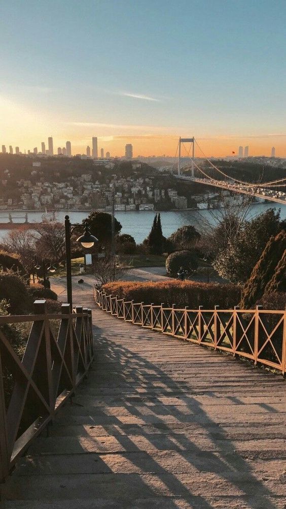 Hangi şehirde yaşıyorsunuz? Yaşadığınız şehri seviyor musunuz? Sevmiyorsanız Türkiyeden hangi şehirde yaşamak isterdiniz?