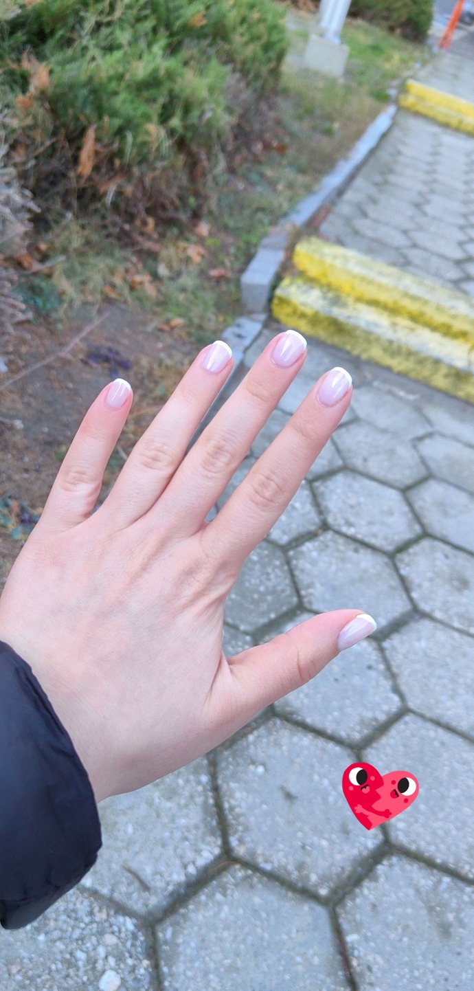 Kısa tırnaklar kadınları çocuksu mu gösterir 💅🏻?