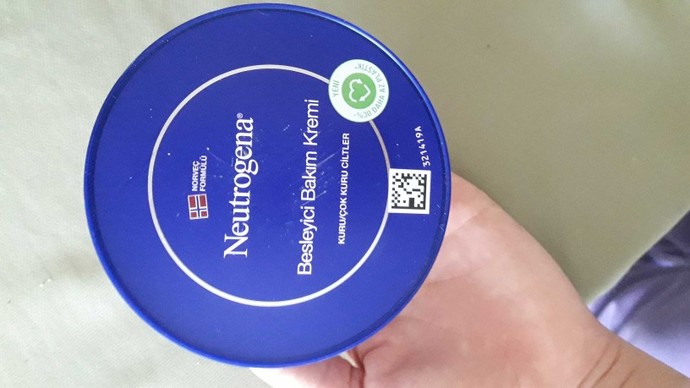 Kuru cildim için bu kremi aldım. Kullanıp memnun olan var mı?