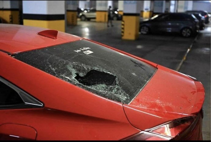 Bayrampaşa İSPARK otoparkında bulunan 15 aracın camları kırılmış. Arabanıza yapılsa ne yapardınız?