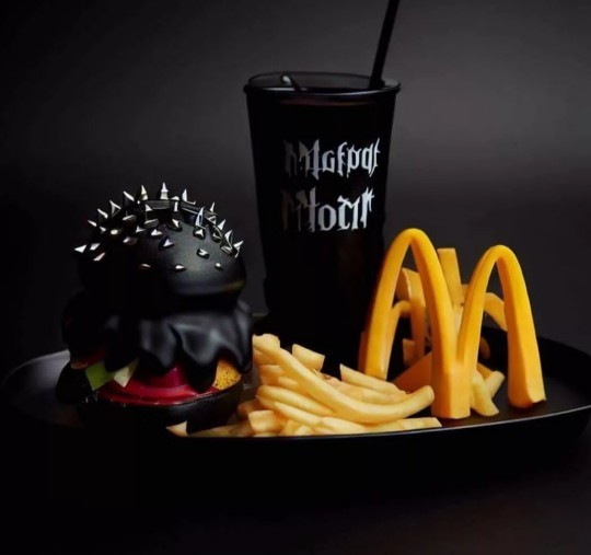 Hiç siyah hamburger yediniz mi?