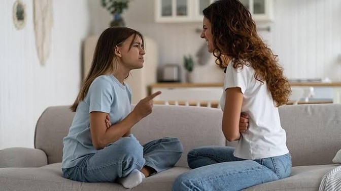 Sizce simdiki ebeveynler cocuklarini saglikti yetistiremiyor mu?