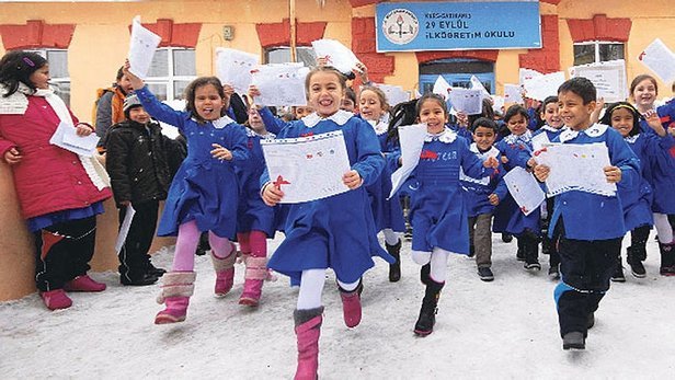 İlkokullarda tüm sınavlar kaldırıldı! Sizce sınav olmadan öğrenciler nasıl değerlendirilebilir?