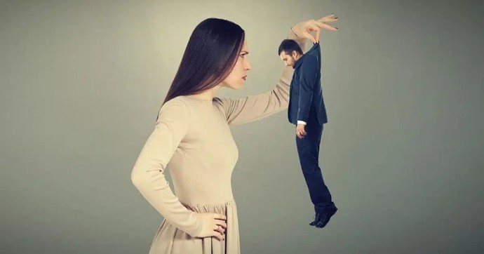 Kısa boylu kadınlar uzun boylu erkeklerle mi sevgili olmak istiyor?