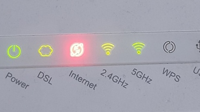 Modemde önce kırmızı yanıyor, sonra yeşile dönüyor ancak internet yok?