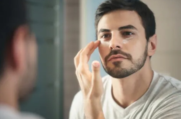Erkek adam bakım yapar mı?