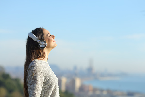 Bir yere giderken müzik dinleme alıikanlığınız var mı?