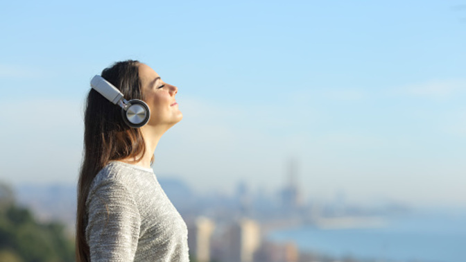 Bir yere giderken müzik dinleme alıikanlığınız var mı?