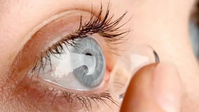 Şeffaf lens takmak nasıl, kullananlar ilk deneyiminiz nedir?